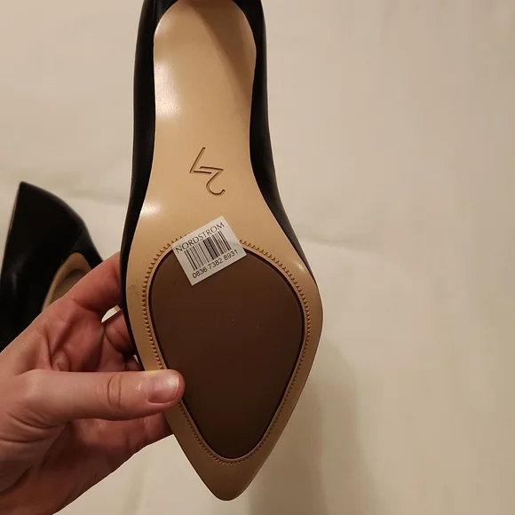 27 Edit Black Pumps - Picture 4 of 5